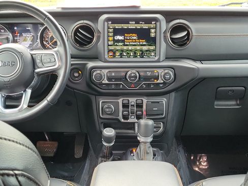 Used 2021 Jeep Wrangler Unlimited Sahara AWD/4WD image 16
