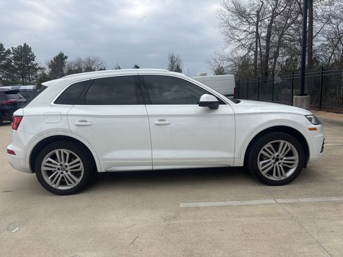 Used 2019 Audi Q5 2.0T Premium Plus w/ Premium Plus Package image 3