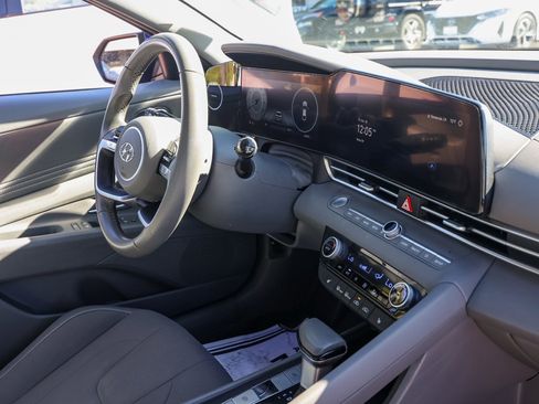 Used 2023 Hyundai Elantra SEL w/ Convenience Package image 19