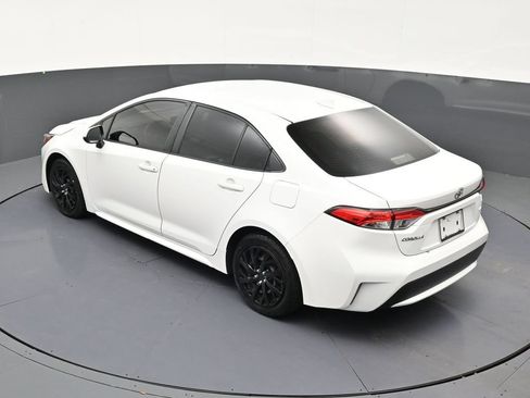 Used 2021 Toyota Corolla LE FWD image 14