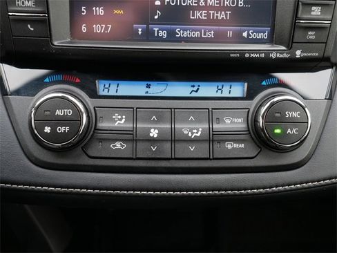 Used 2016 Toyota RAV4 Limited image 28