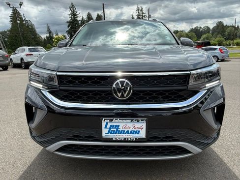 Used 2022 Volkswagen Taos SE w/ Panoramic Sunroof Package AWD/4WD image 8