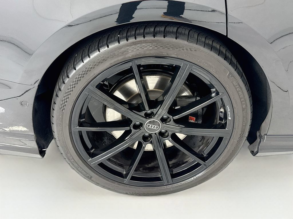 Used 2024 Audi S8 AWD/4WD image 32