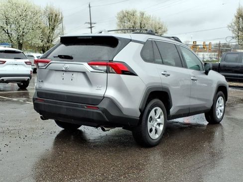 Used 2020 Toyota RAV4 LE AWD/4WD image 5