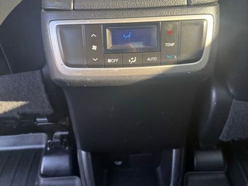 Used 2016 Toyota Highlander XLE image 39