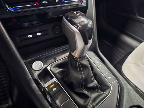 New 2025 Volkswagen Taos SE image 30