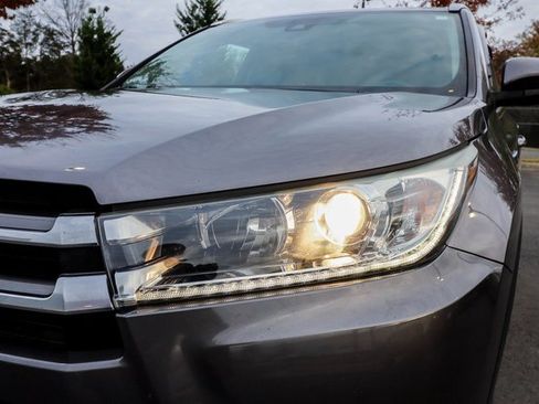 Used 2017 Toyota Highlander Limited image 20