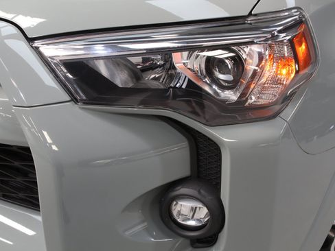 Used 2022 Toyota 4Runner Trail Special Edition AWD/4WD image 6