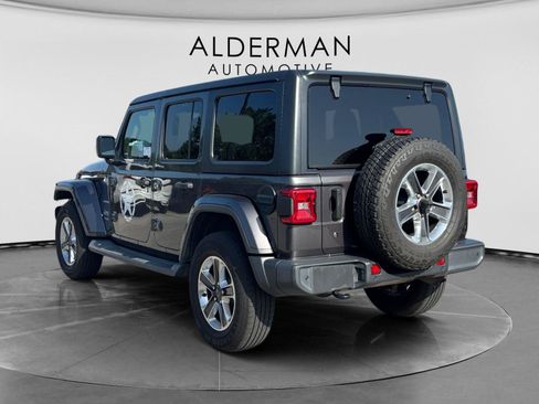 Used 2018 Jeep Wrangler Unlimited Sahara w/ Dual Top Group AWD/4WD image 3