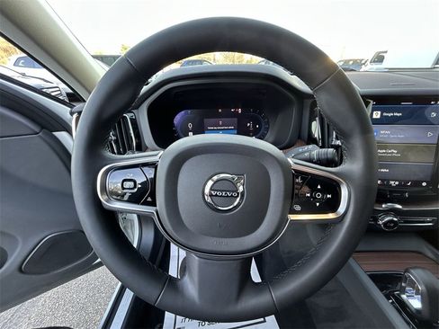 Certified 2023 Volvo XC60 B5 Plus w/ Climate Package image 18