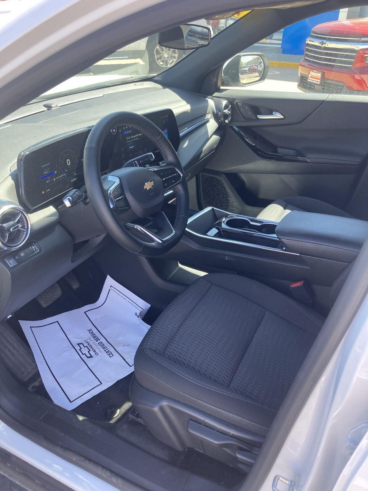Used 2025 Chevrolet Equinox LT AWD/4WD image 19