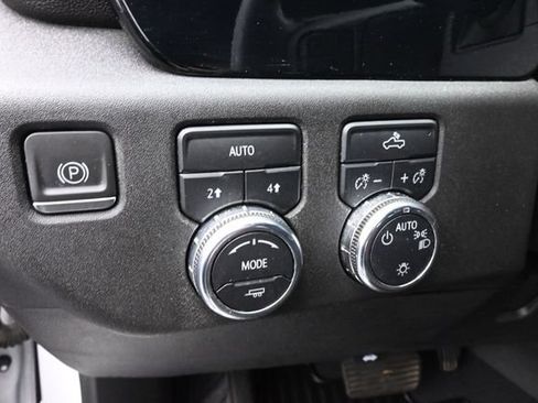 Used 2023 GMC Sierra 1500 SLE AWD/4WD image 25