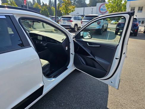 Certified 2024 Kia Niro Wind w/ Wind Preserve Package FWD image 27