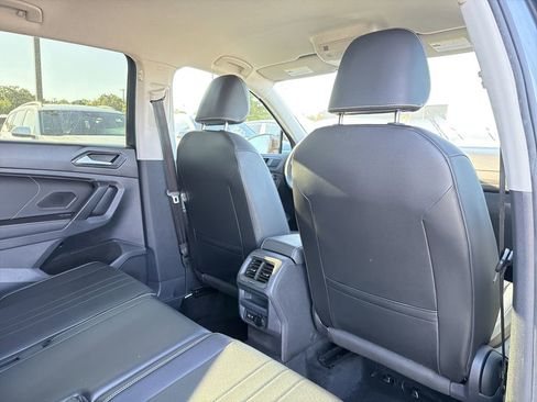 Used 2023 Volkswagen Tiguan SE FWD image 18