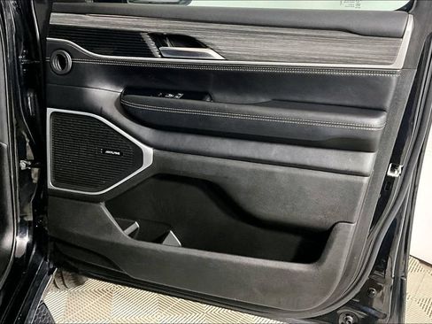 Used 2024 Jeep Wagoneer Series II w/ Flexible Seating Group RWD image 19