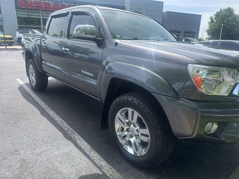 Used 2013 Toyota Tacoma PreRunner RWD image 1