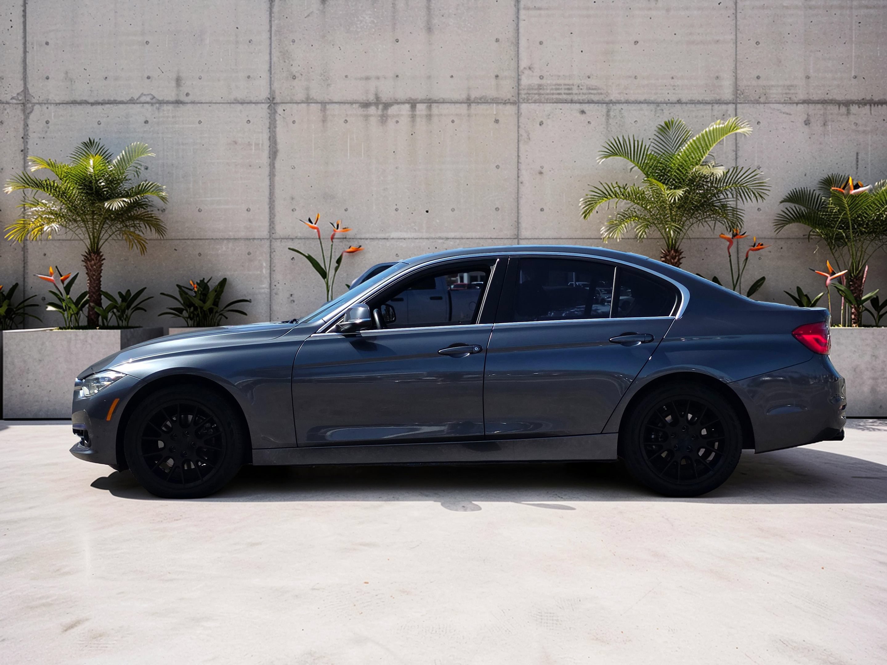 Used 2018 BMW 330i xDrive Sedan AWD/4WD image 4