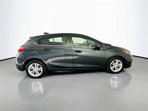 Used 2018 Chevrolet Cruze LT image 8