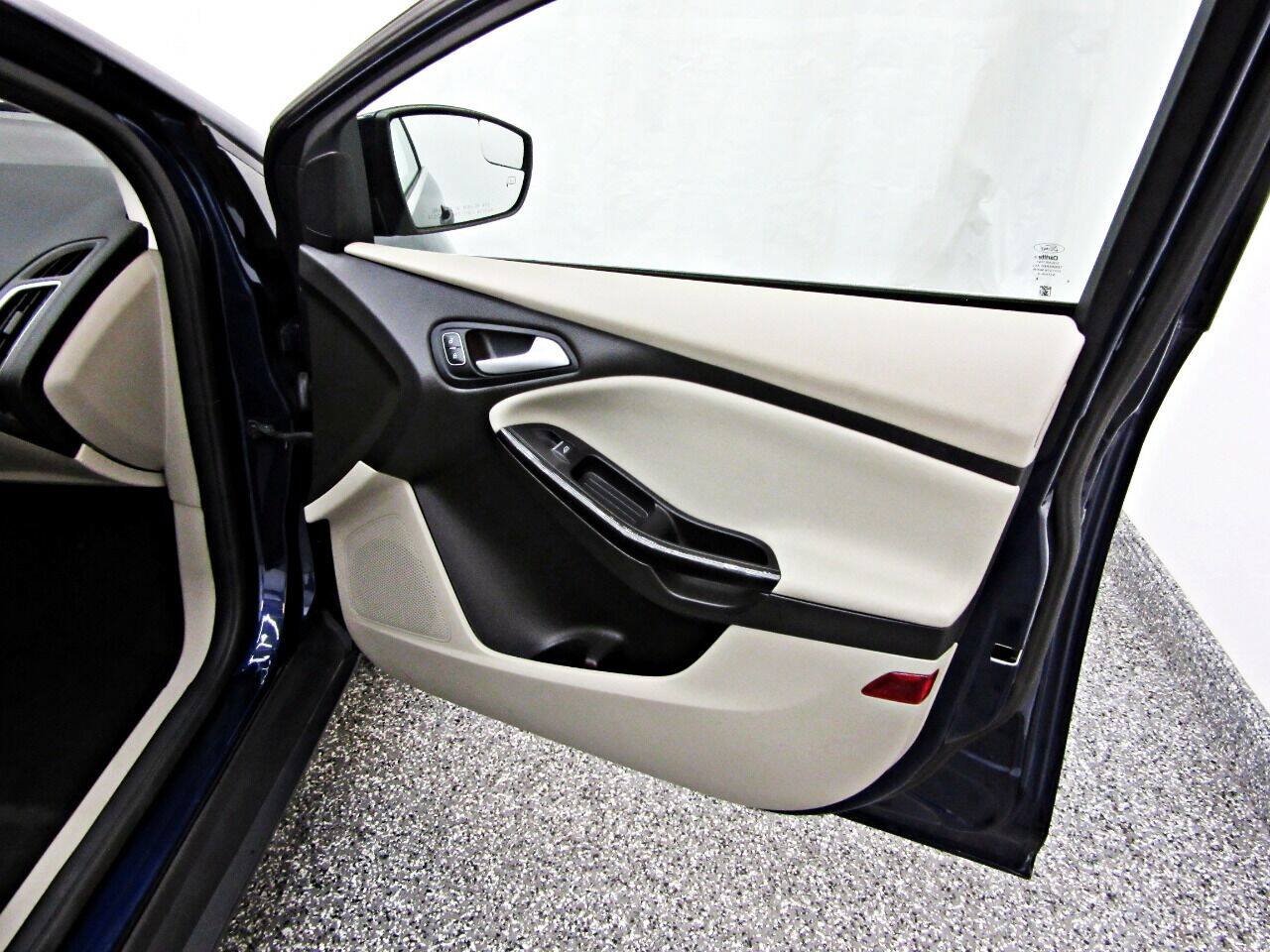 Used 2016 Ford Focus Electric Hatchback FWD image 13