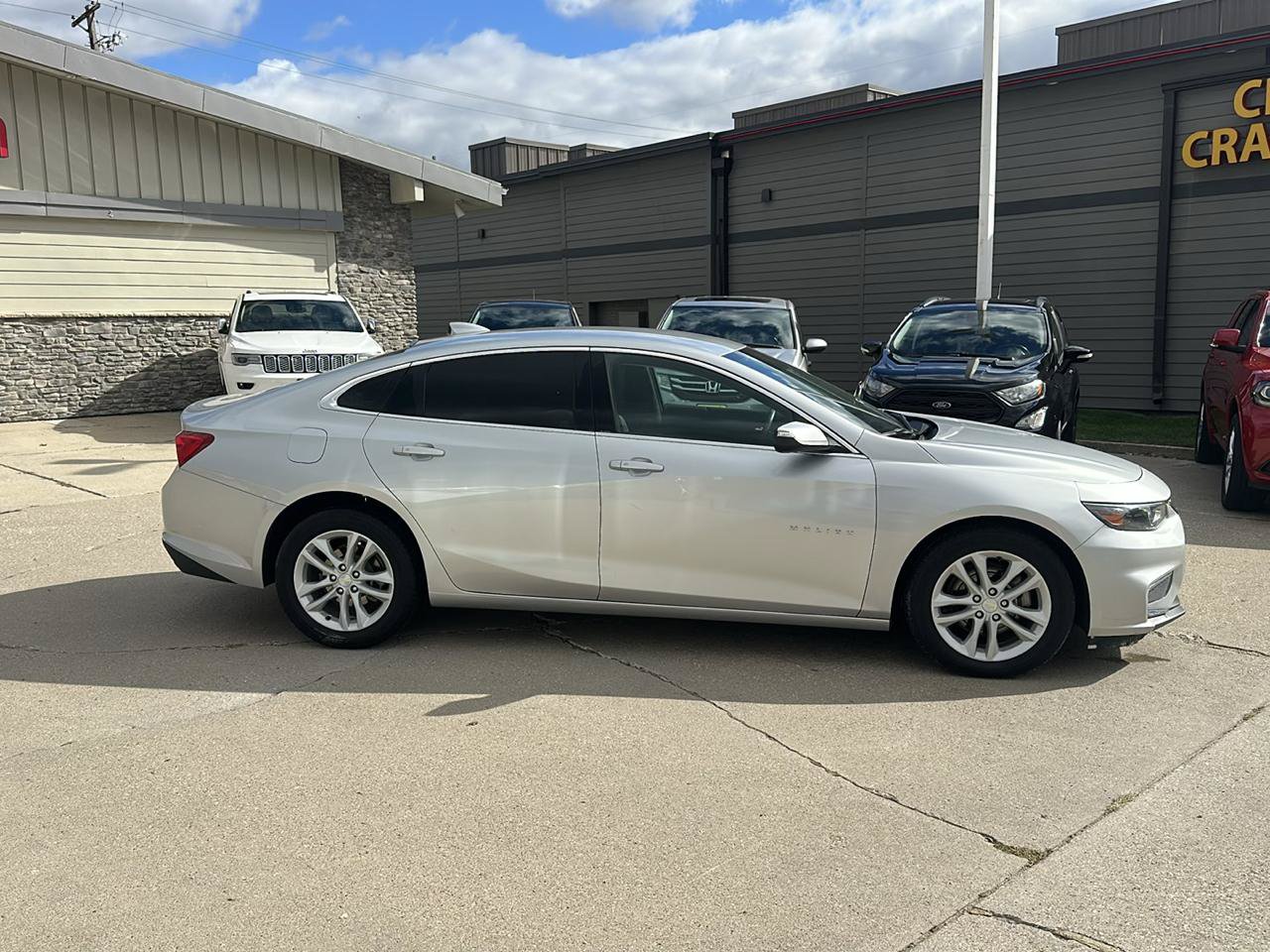 Used 2018 Chevrolet Malibu LT FWD image 2