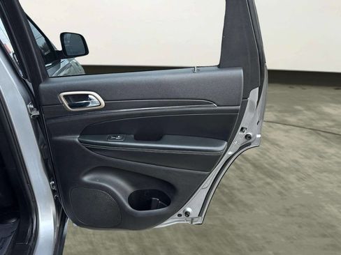 Used 2015 Jeep Grand Cherokee Limited image 19