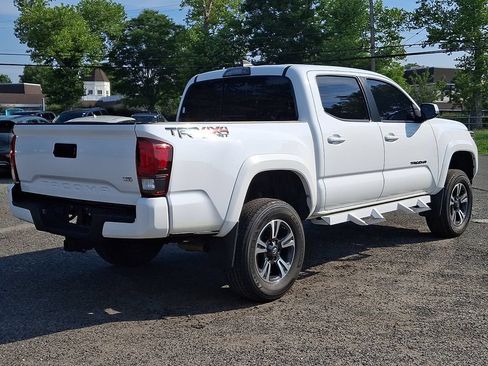 Used 2019 Toyota Tacoma TRD Sport AWD/4WD image 6