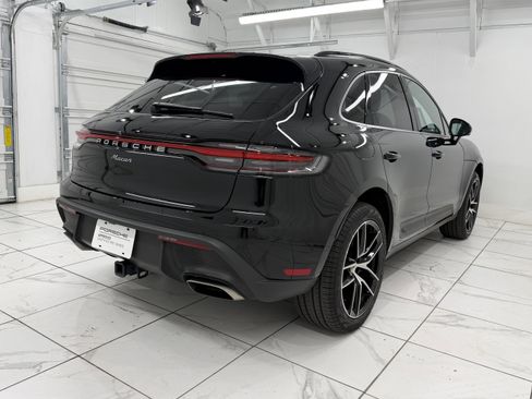 Certified 2025 Porsche Macan image 12