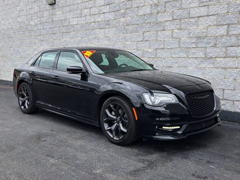 Used 2023 Chrysler 300 Touring L w/ Popular Equipment Group RWD image 7