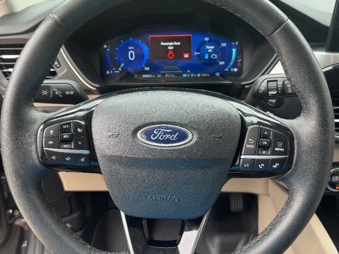 Used 2021 Ford Escape Titanium image 19
