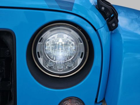 Used 2017 Jeep Wrangler Unlimited Sahara AWD/4WD image 31