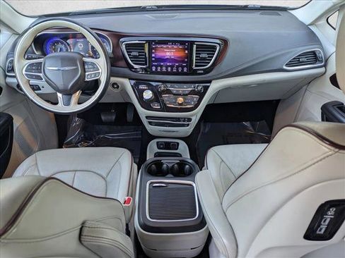 Used 2017 Chrysler Pacifica Limited w/ UConnect Theater Package image 14