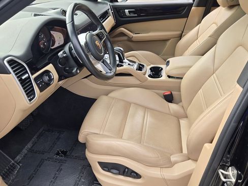 Used 2022 Porsche Cayenne Coupe w/ Premium Package AWD/4WD image 10