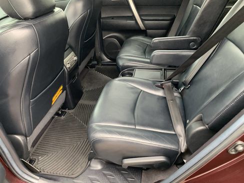 Used 2013 Toyota Highlander SE image 10