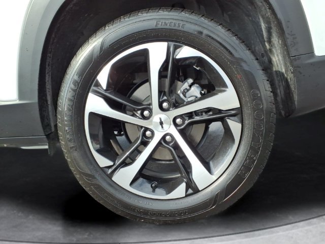 Certified 2024 Chevrolet Trax RS w/ Sunroof Package FWD image 28