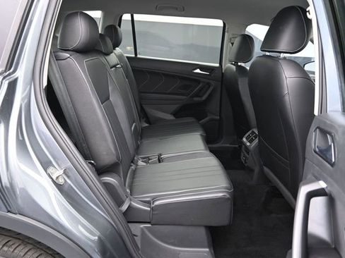 Used 2022 Volkswagen Tiguan SE image 45