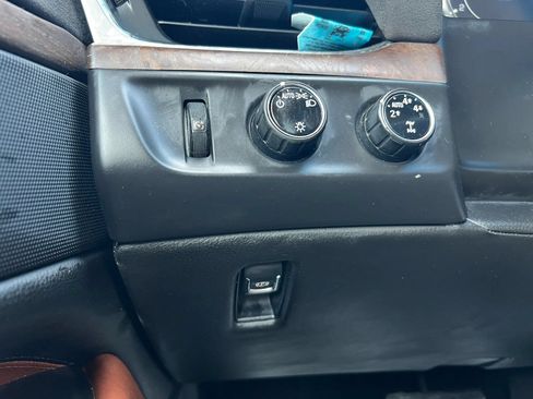 Used 2016 Cadillac Escalade ESV Premium AWD/4WD image 21