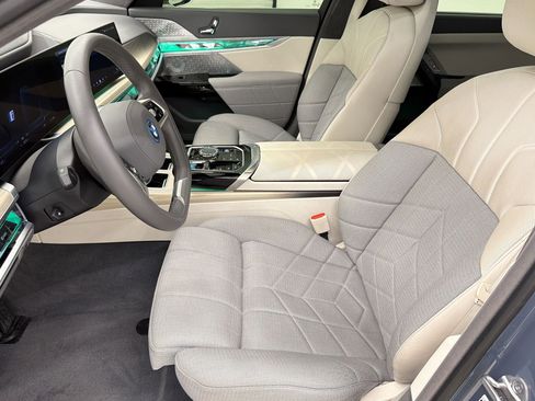 Certified 2023 BMW i7 xDrive60 AWD/4WD image 5