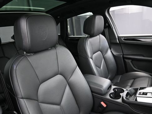 Certified 2026 Porsche Macan AWD/4WD image 31