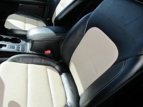 Certified 2022 Ford Escape Titanium w/ Titanium Elite Package image 19