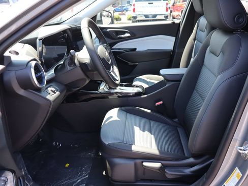 New 2026 Chevrolet Trax LT w/ LT Convenience Package FWD image 5