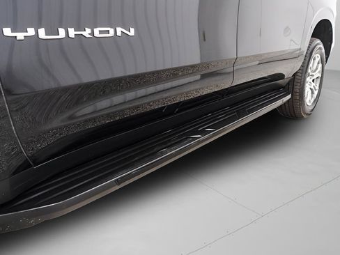 Used 2023 GMC Yukon XL SLE image 40