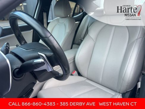 Used 2023 Genesis G70 2.0T image 9