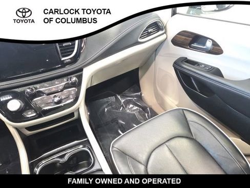Used 2023 Chrysler Pacifica Limited FWD image 19