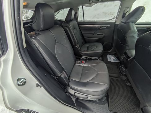 Used 2023 Toyota Highlander Limited image 23