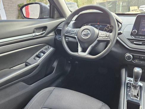 Used 2022 Nissan Altima 2.5 SV FWD image 9