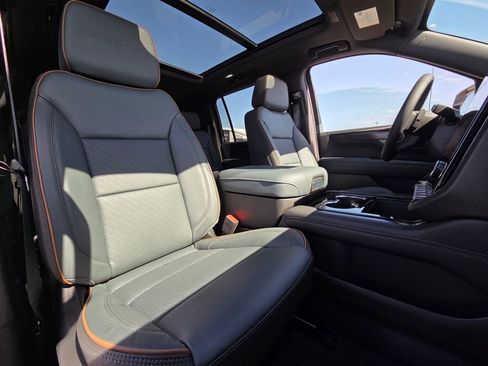 New 2026 GMC Yukon XL AT4 w/ AT4 Premium Package image 30