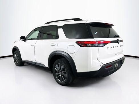 Used 2024 Nissan Pathfinder SV image 5