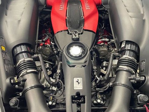 Used 2022 Ferrari F8 Tributo image 31