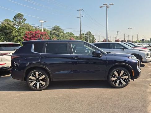 New 2026 Mitsubishi Outlander SE FWD image 2