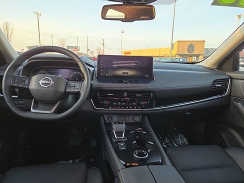 Used 2025 Nissan Rogue SL w/ SL Premium Package image 21